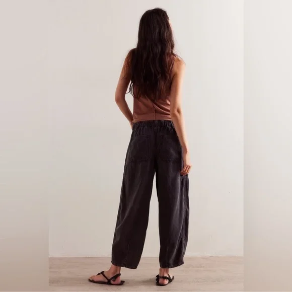 FreePeople WE THE FREE:”SILVERTON” Pull-On Barrel Jeans in Smokescreen NWOT - Picture 2 of 10